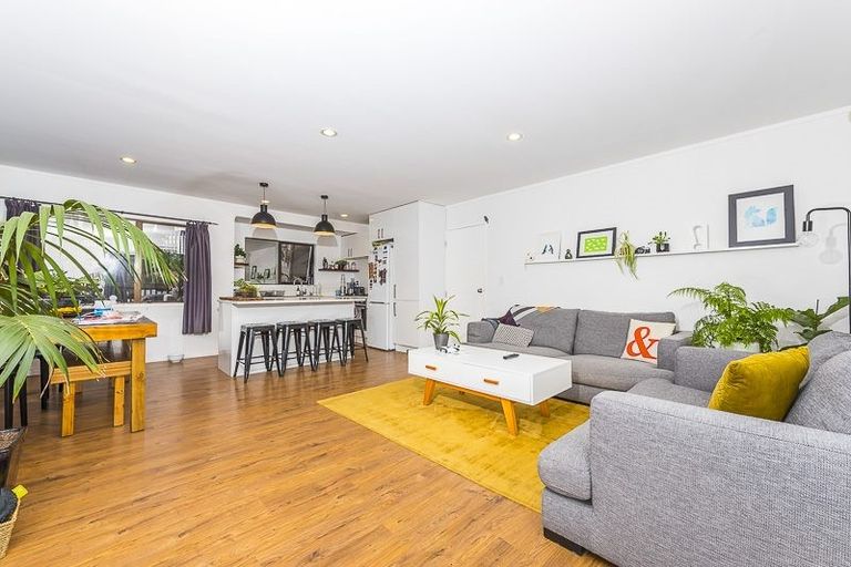 Photo of property in 47a Rehia Road, Massey, Auckland, 0614