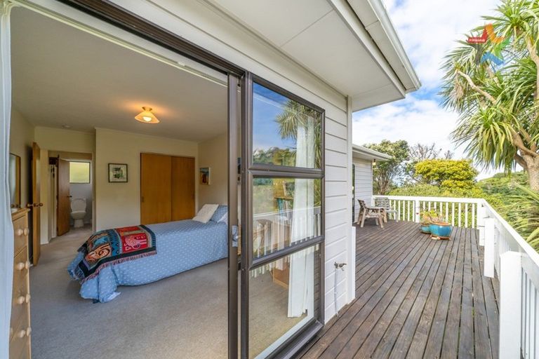 Photo of property in 42 Matuhi Street, Tirohanga, Lower Hutt, 5010