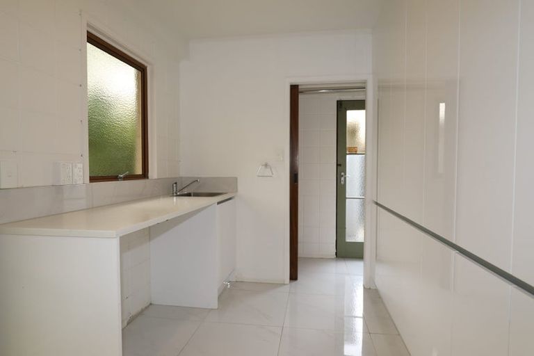 Photo of property in 11 Ganymede Place, Half Moon Bay, Auckland, 2012