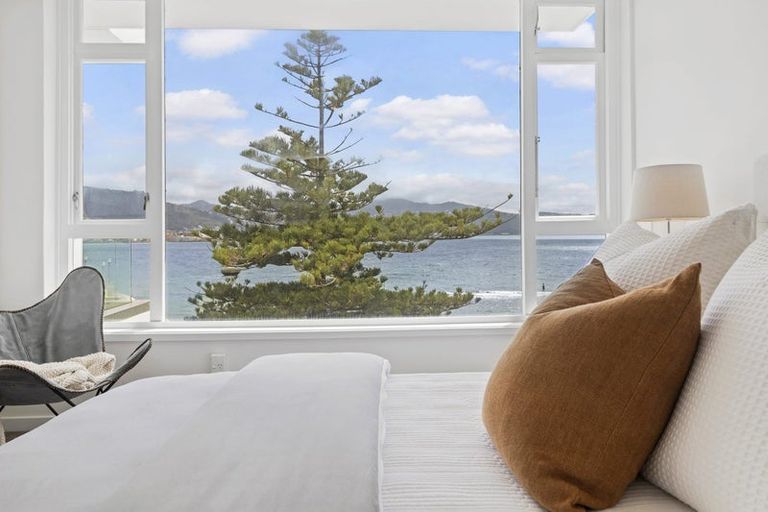 Photo of property in Oriana Apartments, 248 Oriental Parade, Oriental Bay, Wellington, 6011