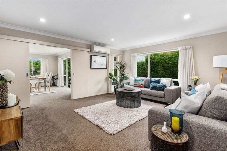 Photo of property in 22 Rising Parade, Fairview Heights, Auckland, 0632