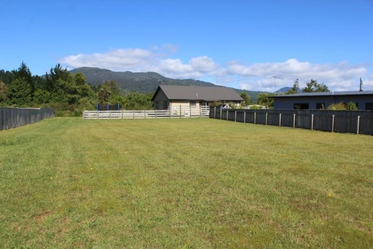 Photo of property in 28 Ngahana Place, Turangi, 3334