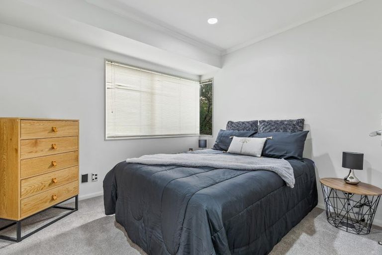 Photo of property in 34 Vermeer Place, West Harbour, Auckland, 0618