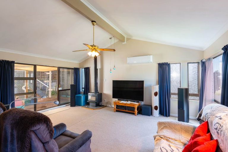 Photo of property in 64 Fyvie Avenue, Tawa, Wellington, 5028