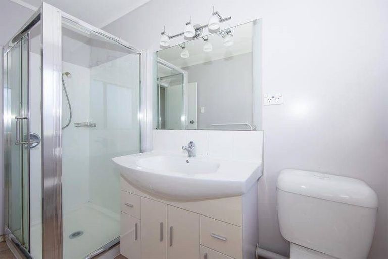 Photo of property in 3/41 Chatsworth Crescent, Pakuranga Heights, Auckland, 2010