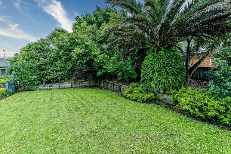 Photo of property in 25 Hogarth Rise, West Harbour, Auckland, 0618