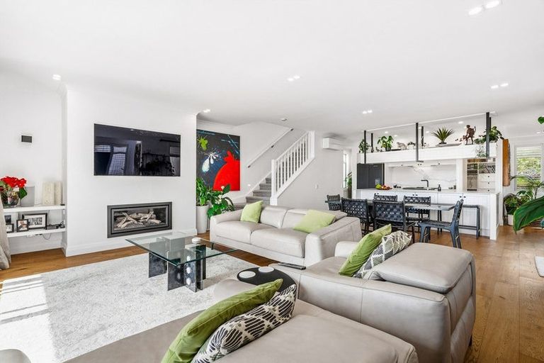 Photo of property in 15 Landmark Terrace, Orewa, 0931