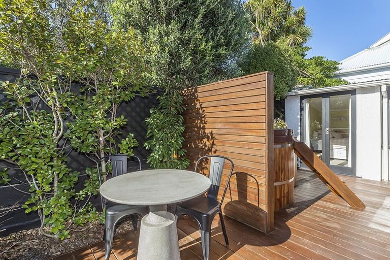 Photo of property in 94 Elizabeth Street, Mount Victoria, Wellington, 6011