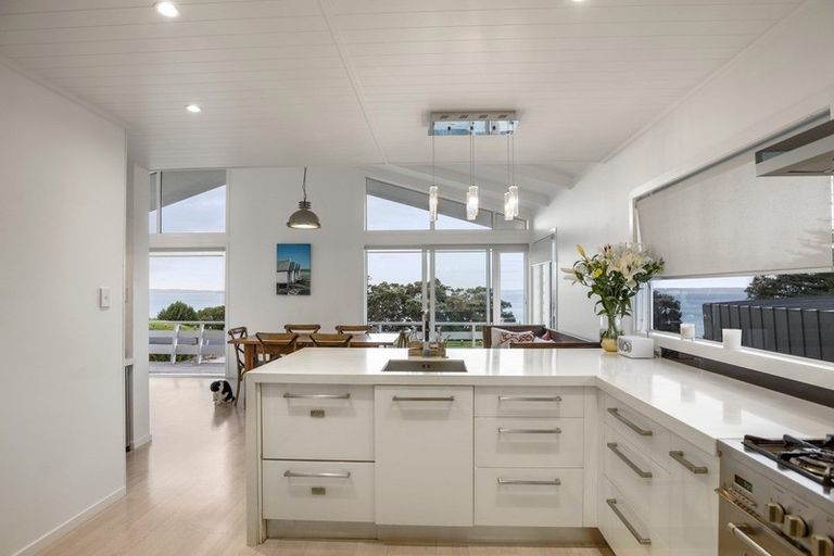 Photo of property in 84 Marine Parade, Mellons Bay, Auckland, 2014