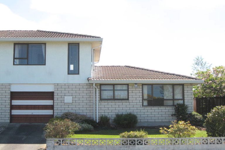Photo of property in 1a James Condon Place, Redwood, Christchurch, 8051