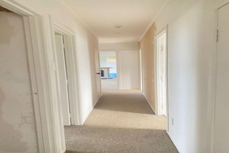 Photo of property in 14 Taupo Street, Green Bay, Auckland, 0604