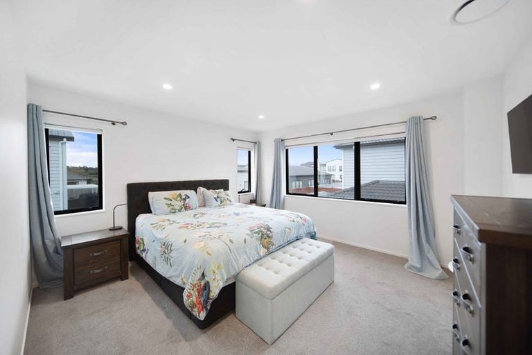 Photo of property in 14 Fjord Way, Karaka, Papakura, 2113
