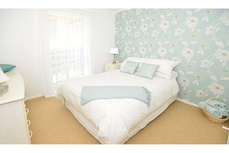 Photo of property in 54 Roberta Crescent, Orewa, 0931