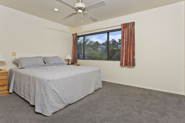 Photo of property in 1/177 Carlisle Road, Northcross, Auckland, 0632