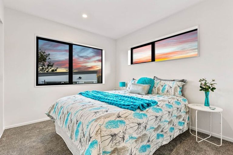 Photo of property in 67b Tiroroa Avenue, Te Atatu South, Auckland, 0610