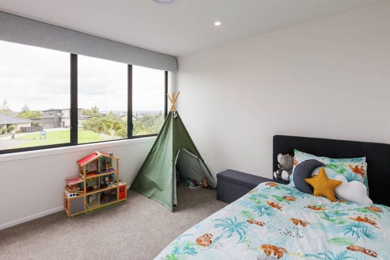 Photo of property in 18 Silkwood Place, Fitzherbert, Palmerston North, 4410