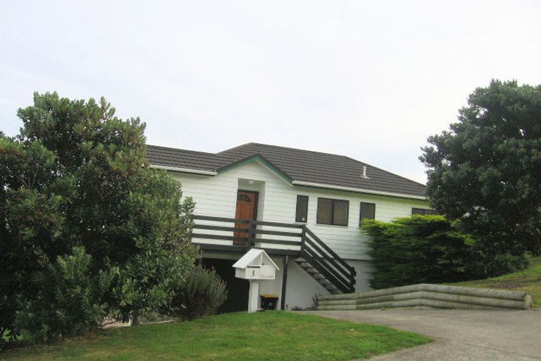 Photo of property in 3 Saint Ives Drive, Camborne, Porirua, 5026