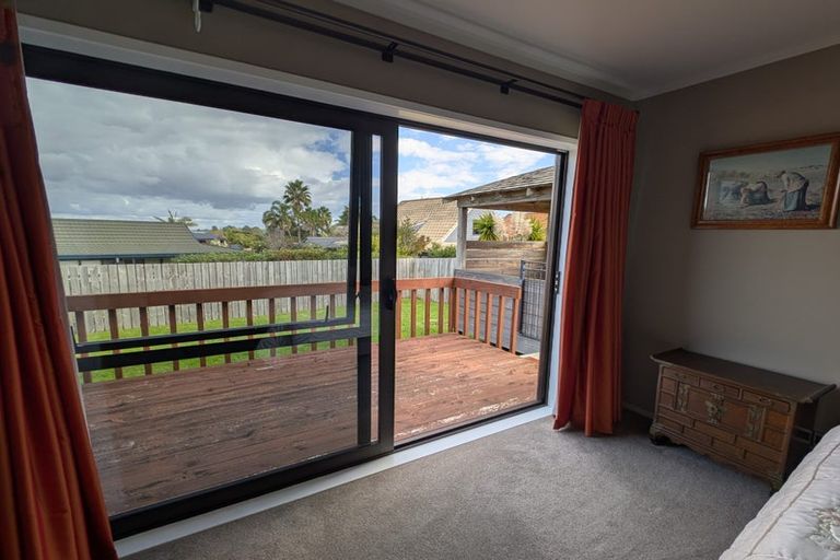 Photo of property in 10 Woodview Rise, Botany Downs, Auckland, 2010