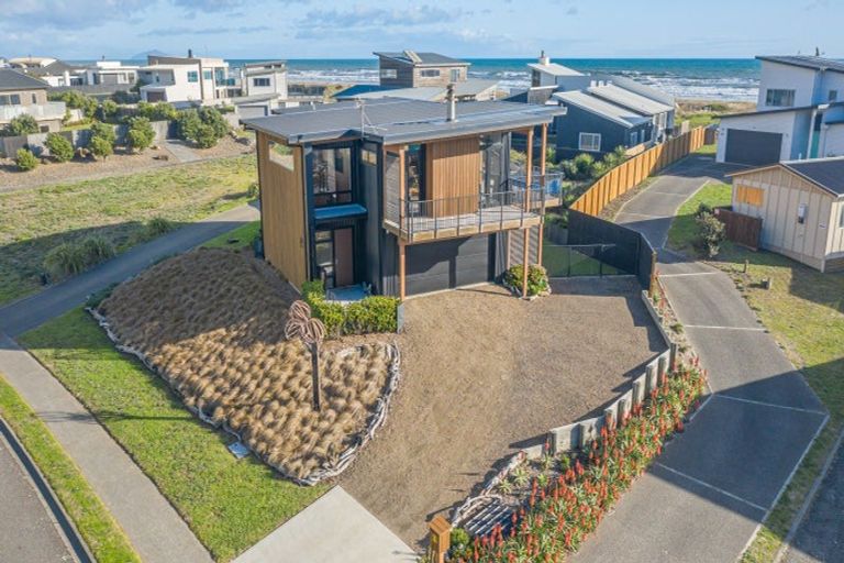 Photo of property in 61 Kent Avenue, Waitarere Beach, Levin, 5510
