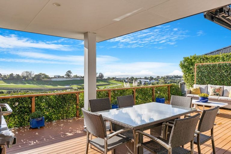 Photo of property in 16 Ruth Craig Place, Stanmore Bay, Whangaparaoa, 0932