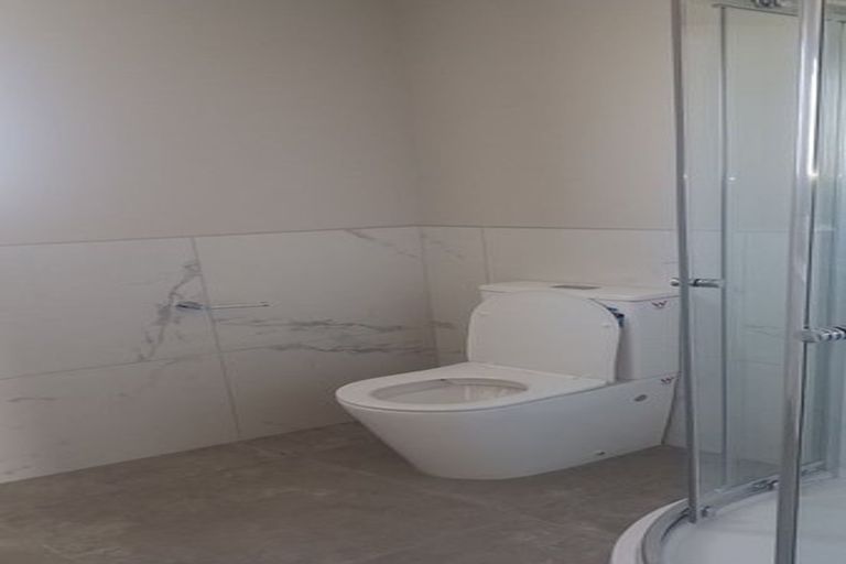 Photo of property in 2/30 West Coast Road, Glen Eden, Auckland, 0602