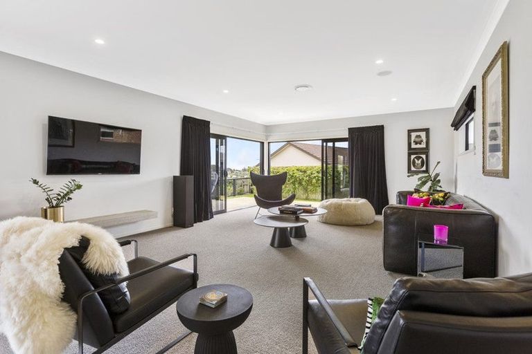 Photo of property in 5a Tupuhi Place, Highlands Park, New Plymouth, 4312