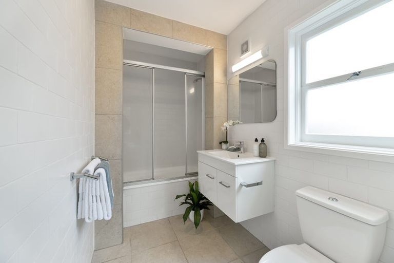 Photo of property in 3/47 East Coast Road, Milford, Auckland, 0620