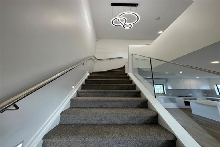 Photo of property in 40b Crestview Rise, Papakura, 2110