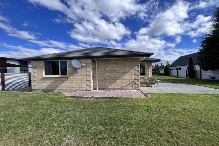 Photo of property in 14 Irishman Drive, Twizel, 7901