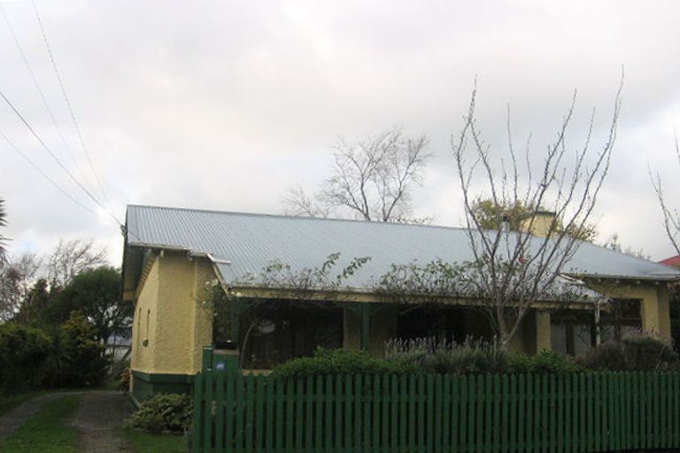 Photo of property in 17 Kingswood Street, Takaro, Palmerston North, 4412