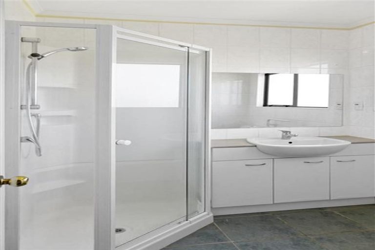 Photo of property in 86a Rosewarne Crescent, Glendene, Auckland, 0602