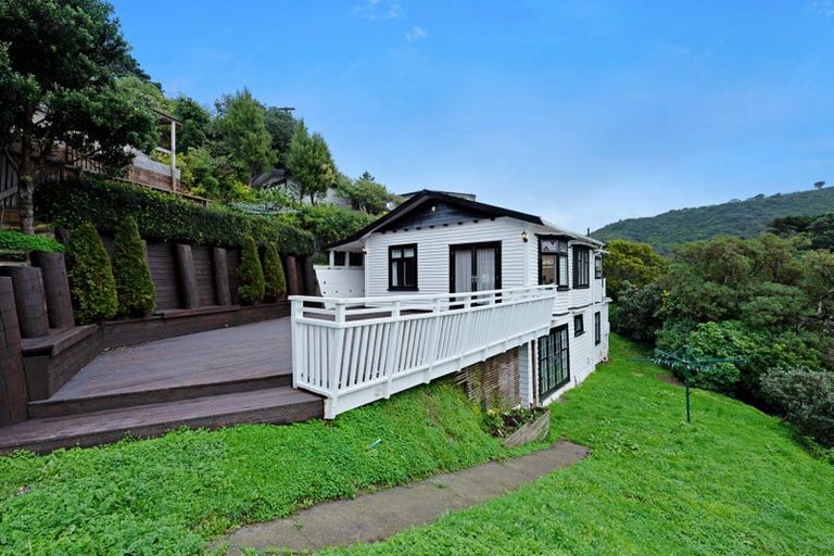 Photo of property in 55 Hungerford Road, Houghton Bay, Wellington, 6023