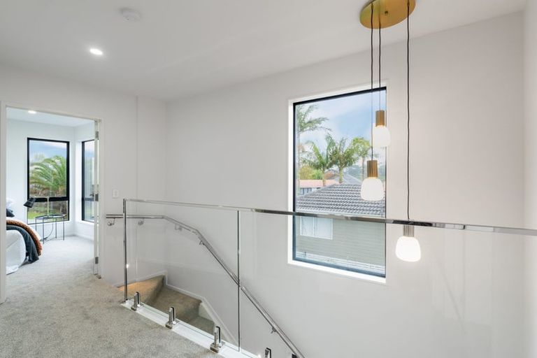 Photo of property in 6/2 Flaunty Place, West Harbour, Auckland, 0618