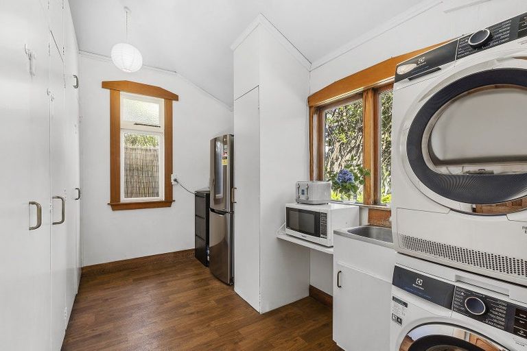 Photo of property in 65 Marine Parade, Seatoun, Wellington, 6022