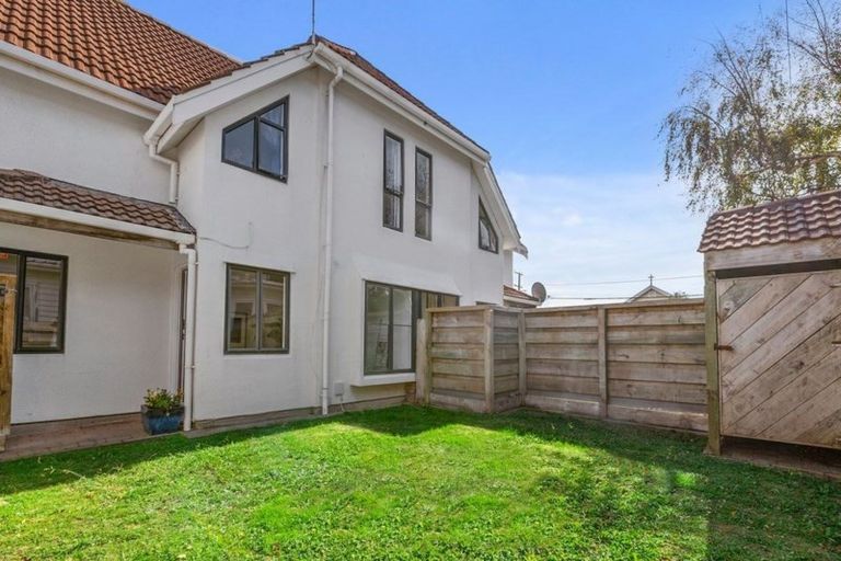 Photo of property in 2/74 Waiwhetu Road, Waiwhetu, Lower Hutt, 5010