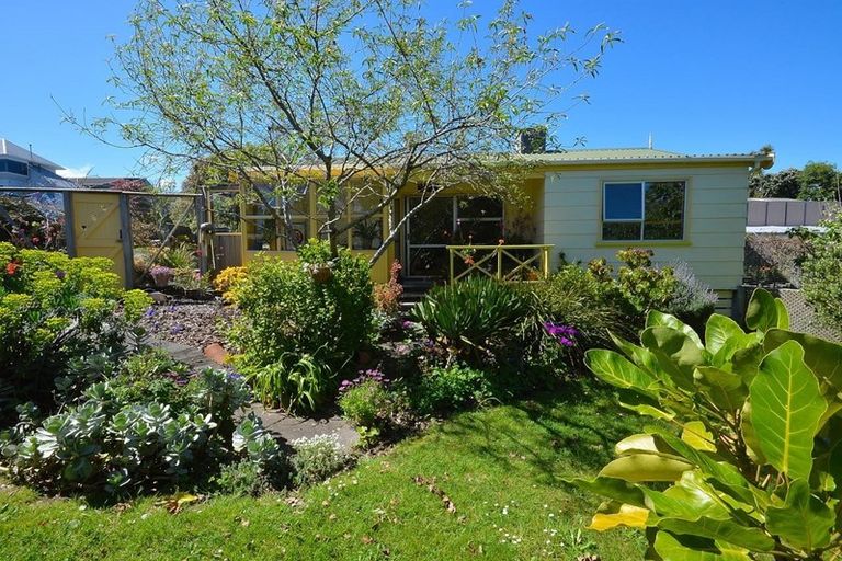 Photo of property in 4 Island View Terrace, Waikanae Beach, Waikanae, 5036