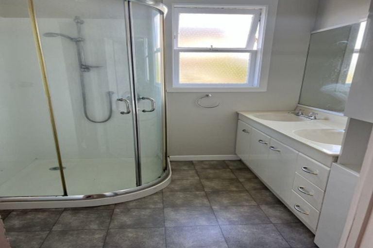 Photo of property in 10 Coronation Road, Glenfield, Auckland, 0627