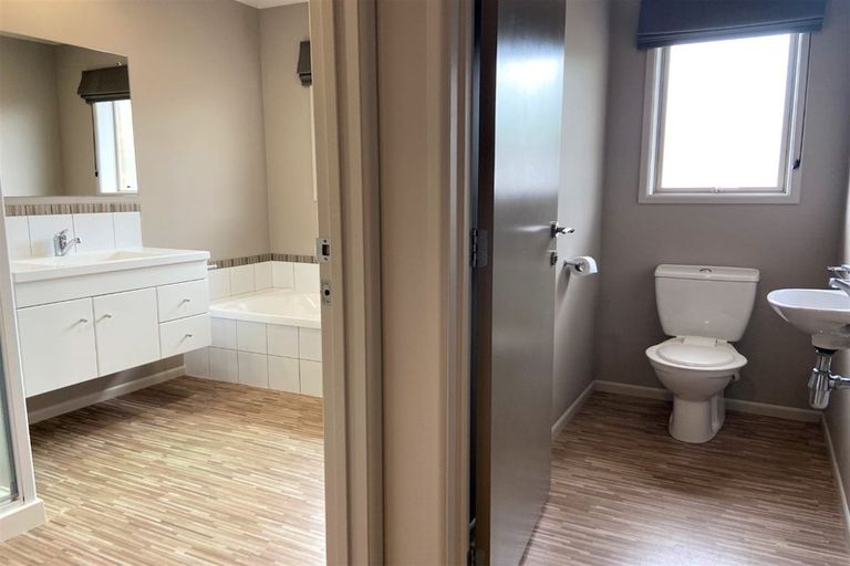 Photo of property in 4 Montrose Place, Highlands Park, New Plymouth, 4312