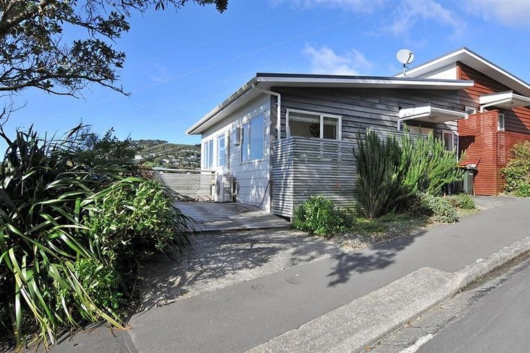 Photo of property in 35 Chartwell Drive, Crofton Downs, Wellington, 6035