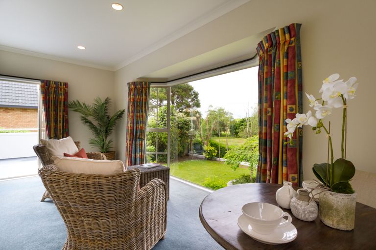 Photo of property in 11 The Oaks, Awapuni, Palmerston North, 4412