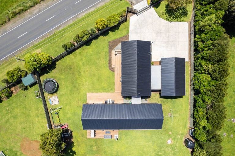 Photo of property in 244 Corbett Road, Paraite, New Plymouth, 4373