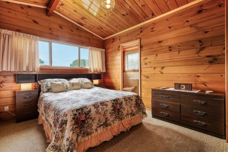 Photo of property in 5 Hillcrest Place, Avonhead, Christchurch, 8042