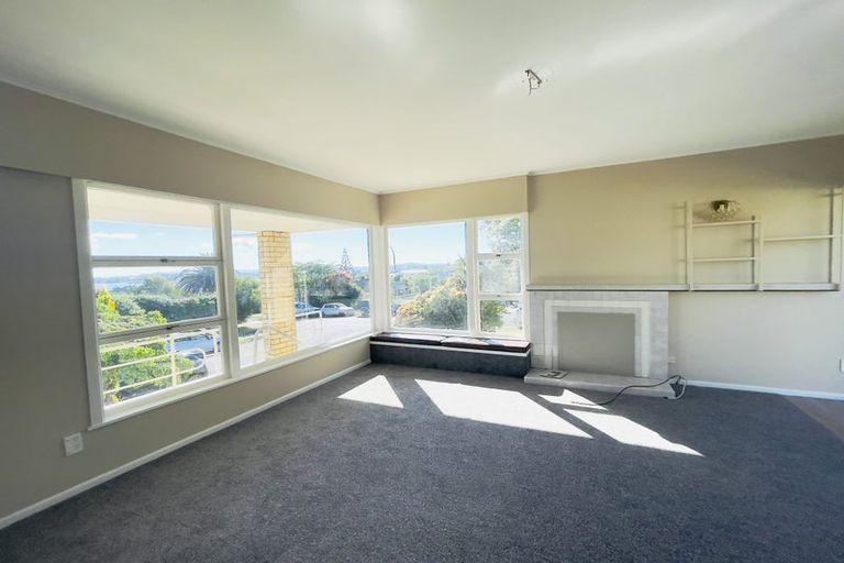 Photo of property in 25 Ellesmere Crescent, Pakuranga Heights, Auckland, 2010