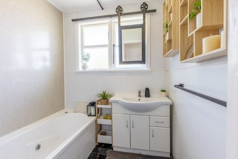 Photo of property in 2 Savage Crescent, Waipukurau, 4200