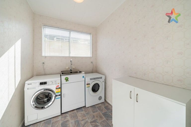 Photo of property in 18 Panorama Grove, Harbour View, Lower Hutt, 5010