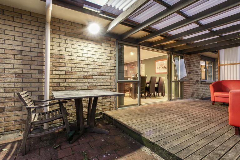 Photo of property in 37 Ironstone Place, Randwick Park, Auckland, 2105
