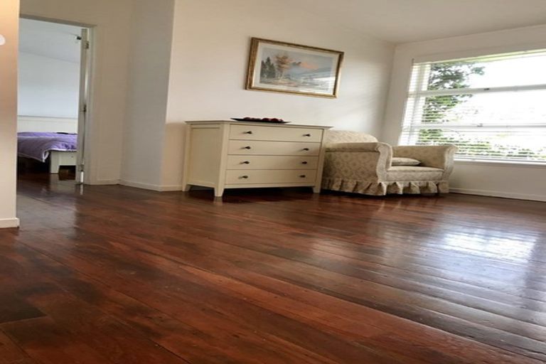 Photo of property in 3/2 Lansdowne Street, Bayswater, Auckland, 0622