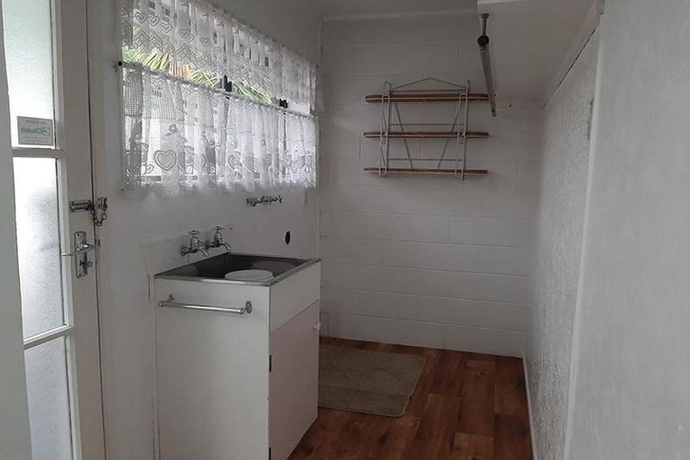 Photo of property in 1/2a Takapu Street, Henderson, Auckland, 0612