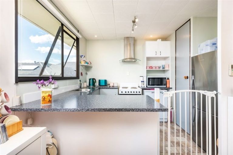 Photo of property in 2/88 Roberts Road, Te Atatu South, Auckland, 0610