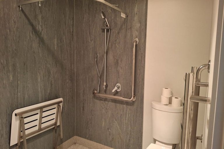 Photo of property in 98 Beach Haven Road, Beach Haven, Auckland, 0626